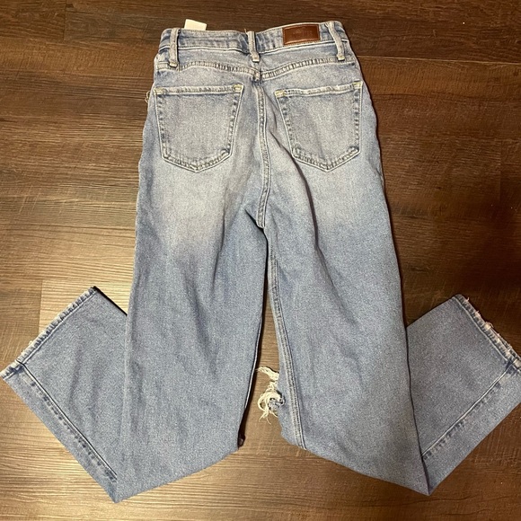 Ripped Ultra High Rise Dad Jean|| Medium Wash || - Picture 3 of 5